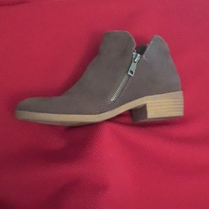 Universal Thread Brown Zipper Booties